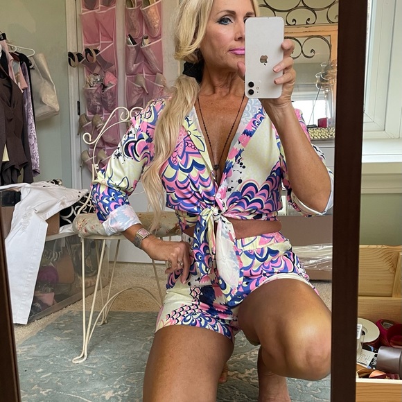 Lounge Set - Picture 2 of 5